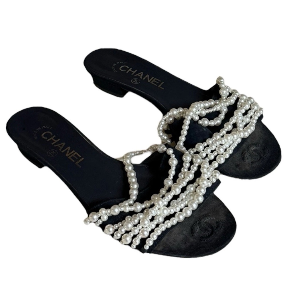 Chanel Pearls Black Mule Flats Sandals Made In Italy Designer Size 37C